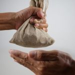 Sedekah Bukan Hanya Harta, Tapi Juga Perbuatan Amar Ma’ruf Nahi Munkar