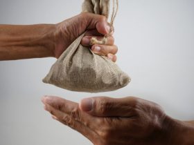 Sedekah Bukan Hanya Harta, Tapi Juga Perbuatan Amar Ma’ruf Nahi Munkar