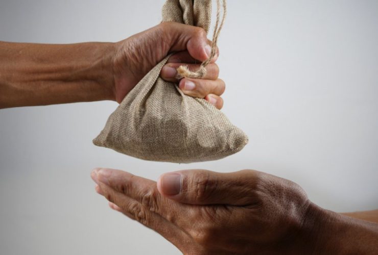 Sedekah Bukan Hanya Harta, Tapi Juga Perbuatan Amar Ma’ruf Nahi Munkar