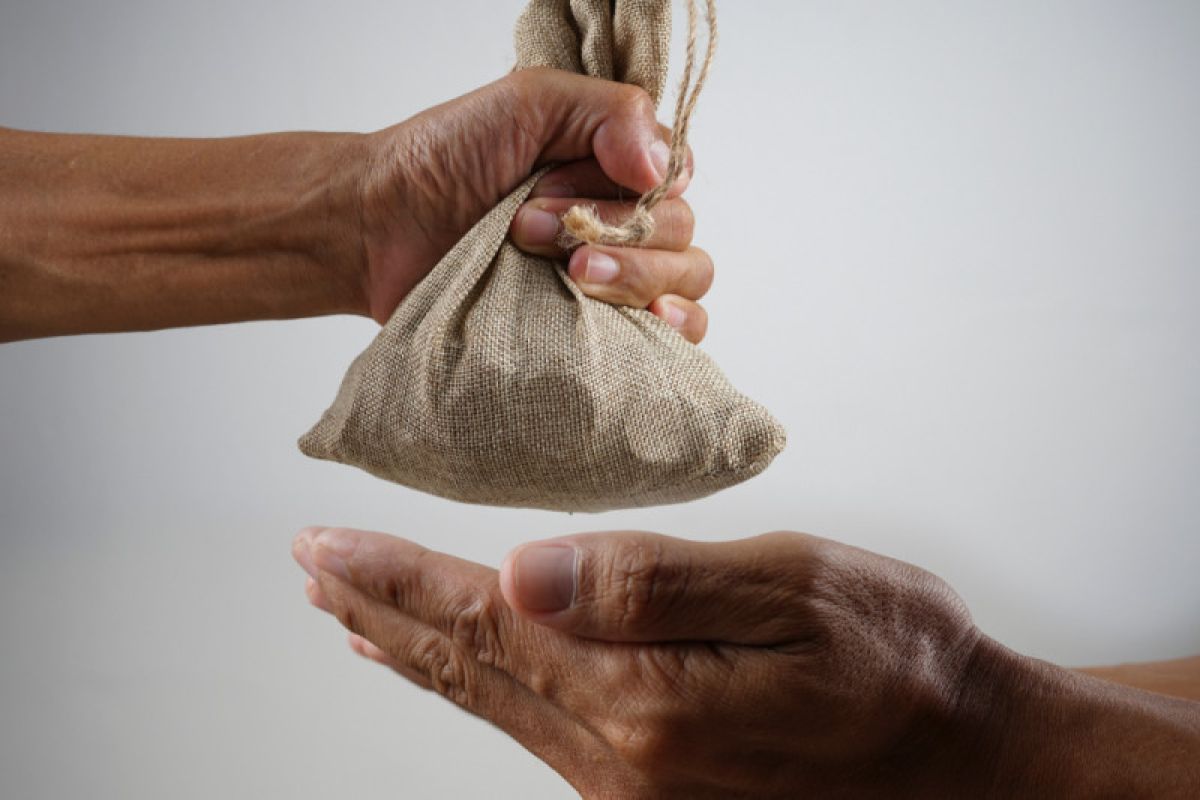 Sedekah Bukan Hanya Harta, Tapi Juga Perbuatan Amar Ma’ruf Nahi Munkar