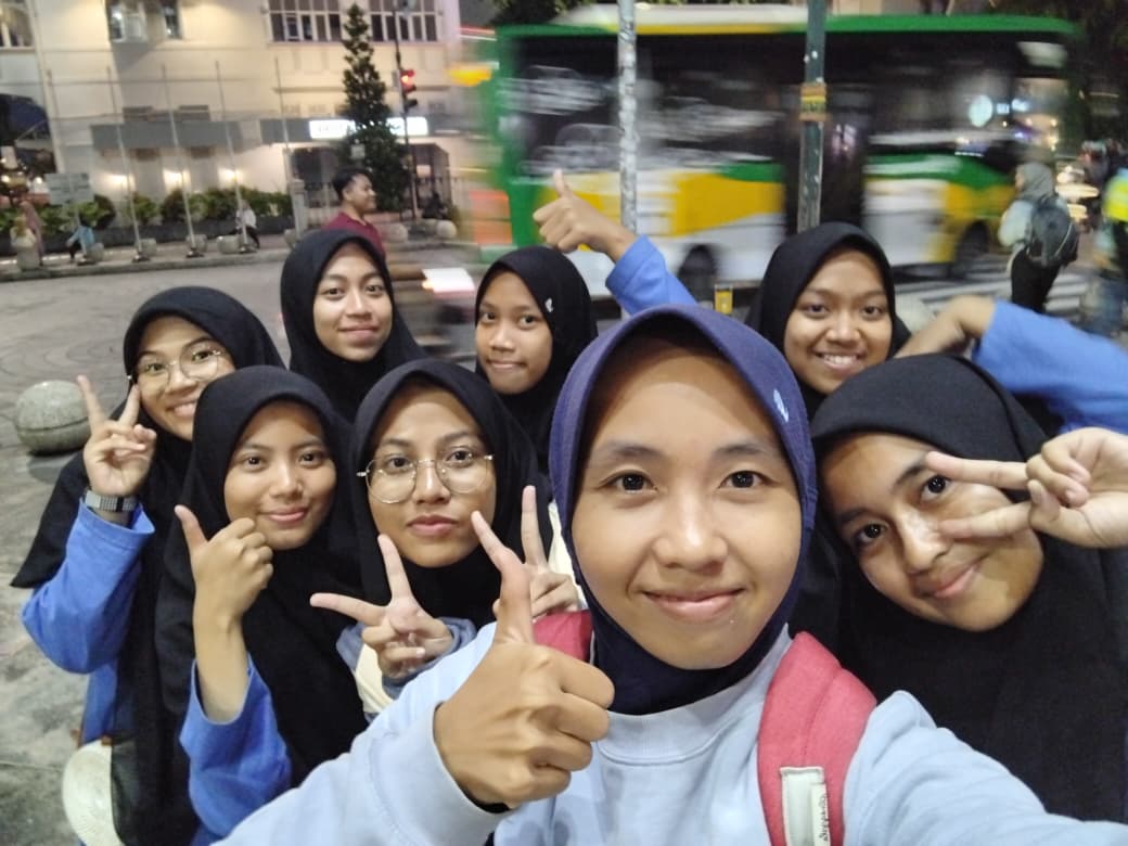 Guru At-Tajdid Blora Menjadi Penulis Buku Biologi Bilingual Nasional