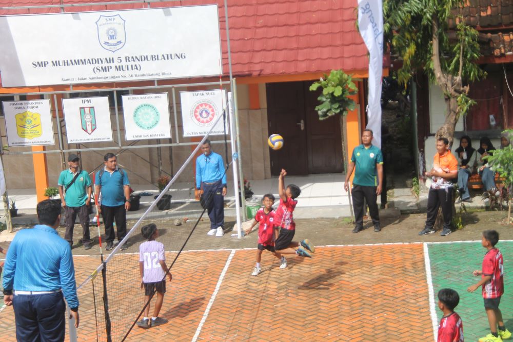 jalannya pertandingan antara SD Medalem VS SD Getas, Sabtu, 10 Januari 2026 di SMP Muhammadiyah 5 Randublatung