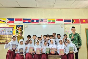 Menebar Cahaya Islam: Lazismu Blora Salurkan Sedekah Mushaf Al-Qur’an untuk Siswa SDN Sendangrejo