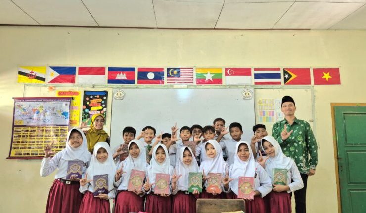 Menebar Cahaya Islam: Lazismu Blora Salurkan Sedekah Mushaf Al-Qur’an untuk Siswa SDN Sendangrejo